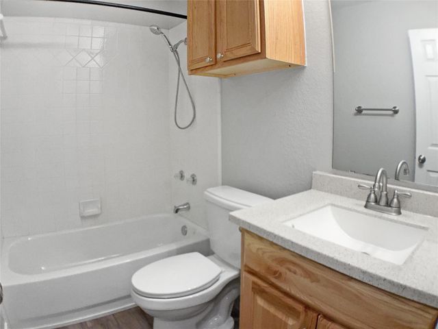1608 Mallard LN, Taylor, TX 76574