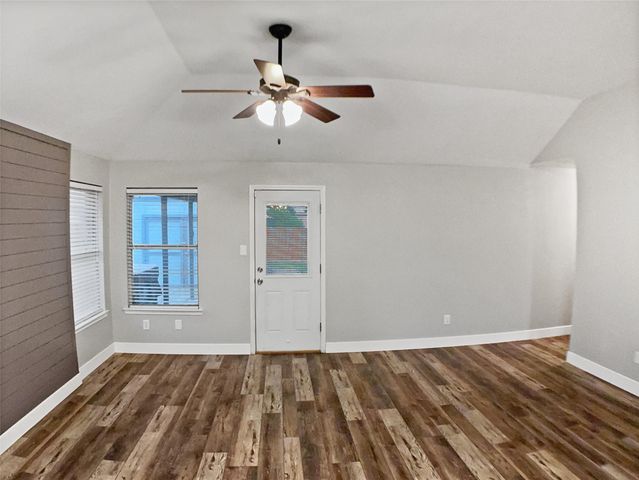 1608 Mallard LN, Taylor, TX 76574