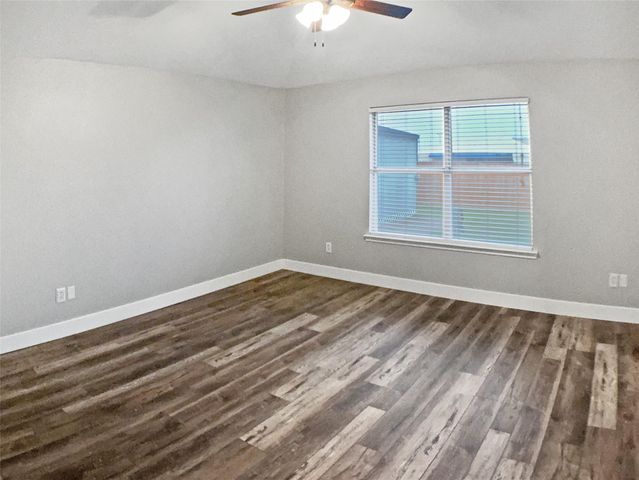 1608 Mallard LN, Taylor, TX 76574