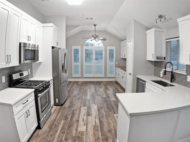 1608 Mallard LN, Taylor, TX 76574