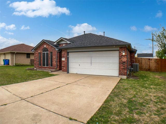1608 Mallard LN, Taylor, TX 76574