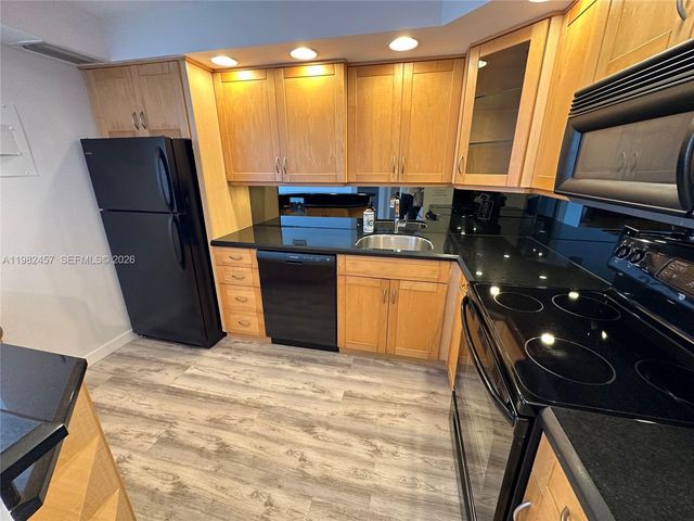 200 SE 15th Rd 15H, Miami, FL 33129