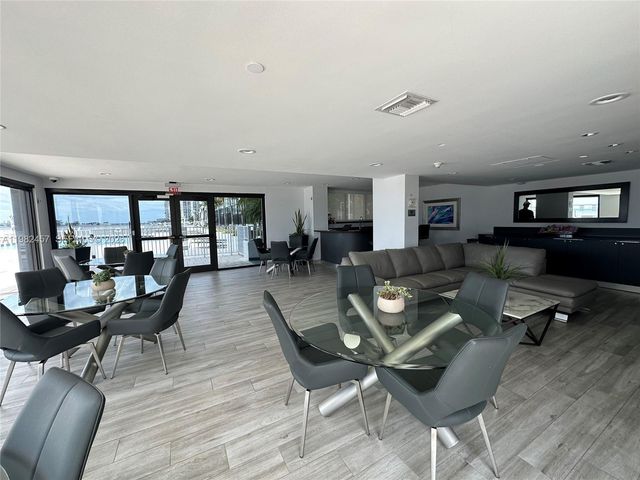 200 SE 15th Rd 15H, Miami, FL 33129