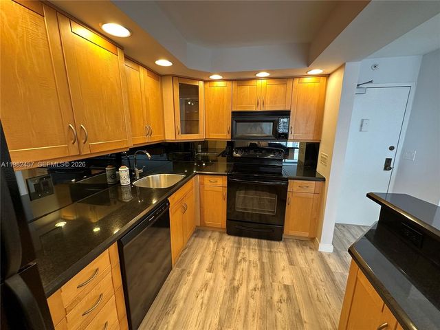 200 SE 15th Rd 15H, Miami, FL 33129