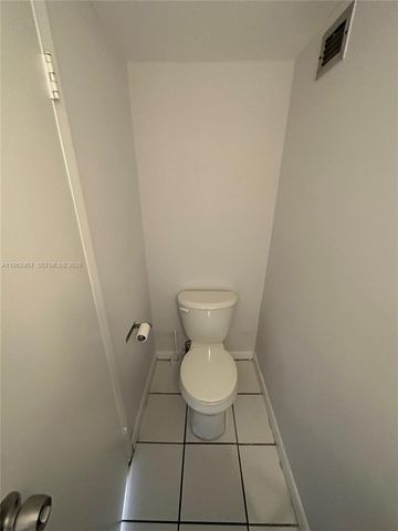 200 SE 15th Rd 15H, Miami, FL 33129