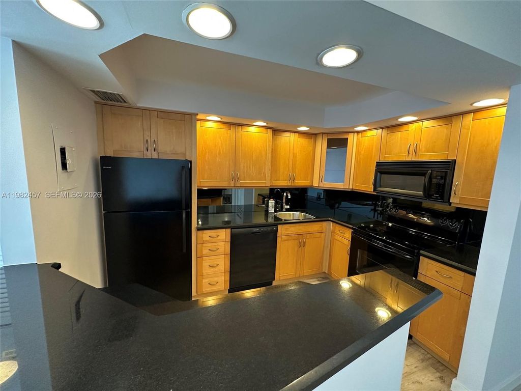 200 SE 15th Rd 15H, Miami, FL 33129