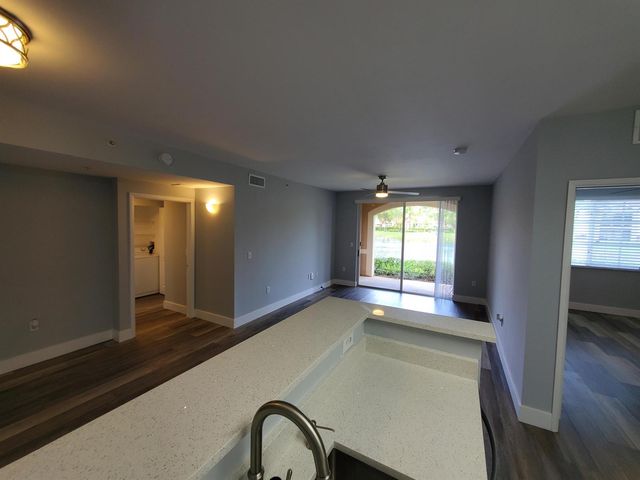 8070 N NOB HILL Road 106, Tamarac, FL 33321
