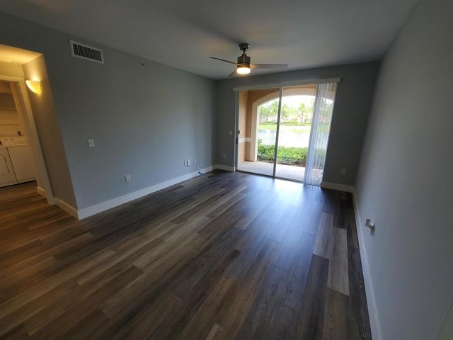 8070 N NOB HILL Road 106, Tamarac, FL 33321