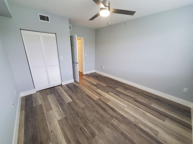 8070 N NOB HILL Road 106, Tamarac, FL 33321
