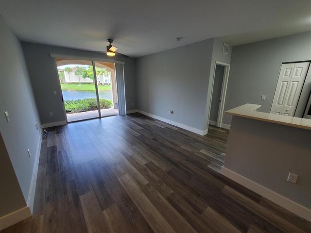 8070 N NOB HILL Road 106, Tamarac, FL 33321