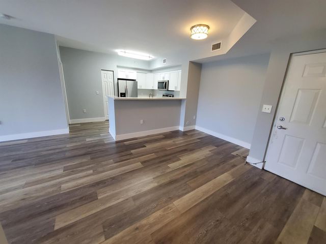 8070 N NOB HILL Road 106, Tamarac, FL 33321