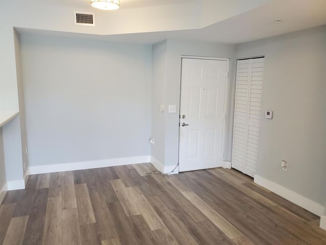 8070 N NOB HILL Road 106, Tamarac, FL 33321