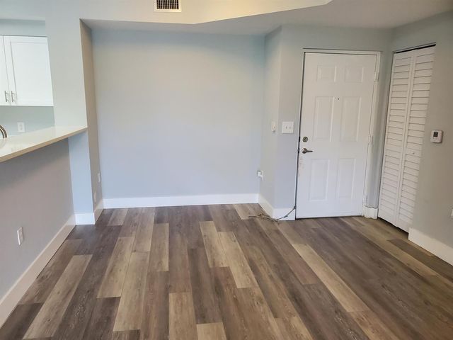 8070 N NOB HILL Road 106, Tamarac, FL 33321
