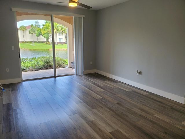 8070 N NOB HILL Road 106, Tamarac, FL 33321