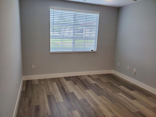 8070 N NOB HILL Road 106, Tamarac, FL 33321