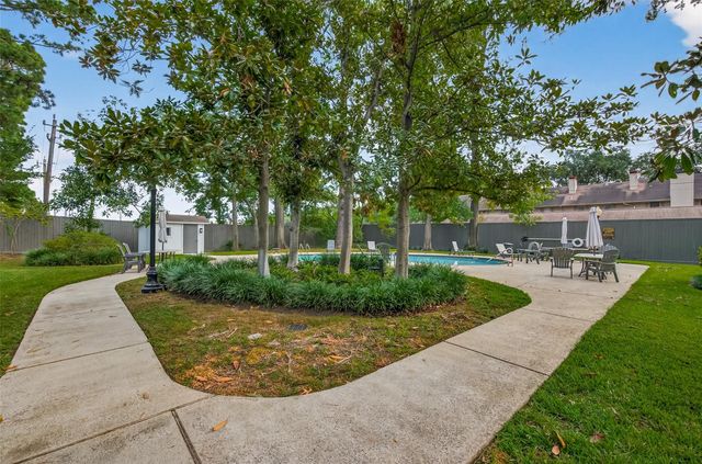 8932 Chatsworth Drive 8932, Houston, TX 77024