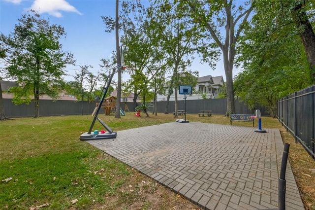 8932 Chatsworth Drive 8932, Houston, TX 77024
