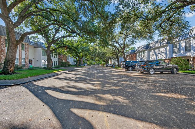 8932 Chatsworth Drive 8932, Houston, TX 77024