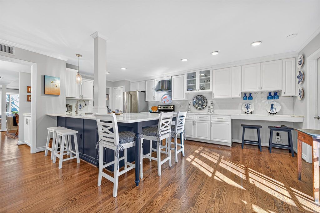 8932 Chatsworth Drive 8932, Houston, TX 77024