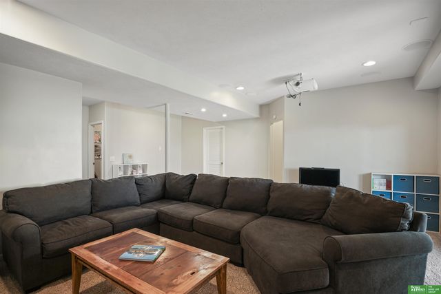 3805 S 202nd Street, Omaha, NE 68130