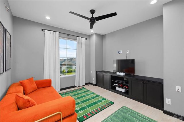 2709 W Duke Drive, Edinburg, TX 78539
