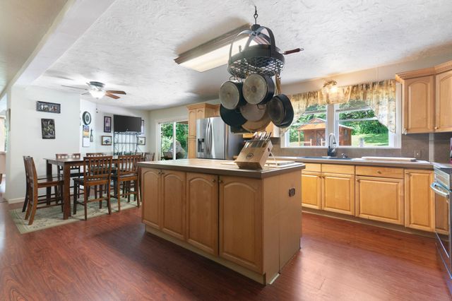 13 Brookside Lane, Newfane, VT 05345