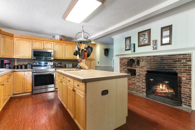 13 Brookside Lane, Newfane, VT 05345