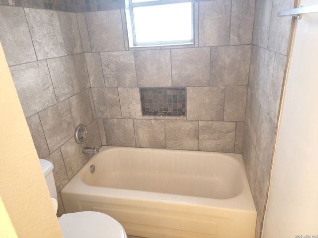 174 Clear Oak, Universal City, TX 78148