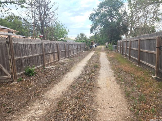 174 Clear Oak, Universal City, TX 78148