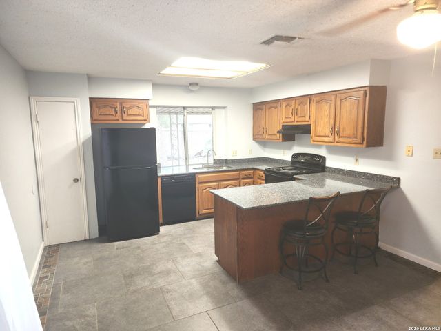 174 Clear Oak, Universal City, TX 78148
