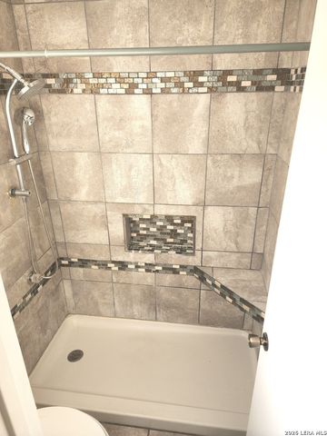 174 Clear Oak, Universal City, TX 78148