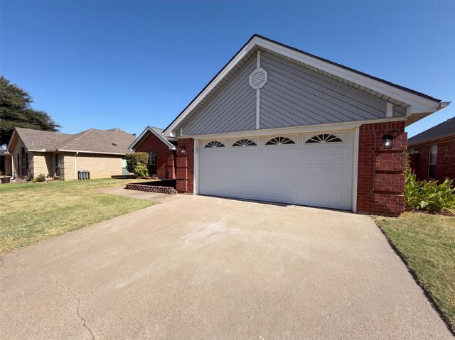 6037 Sundown Drive, Watauga, TX 76148