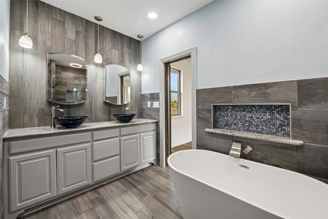 6620 Montgomery Road, Midlothian, TX 76065