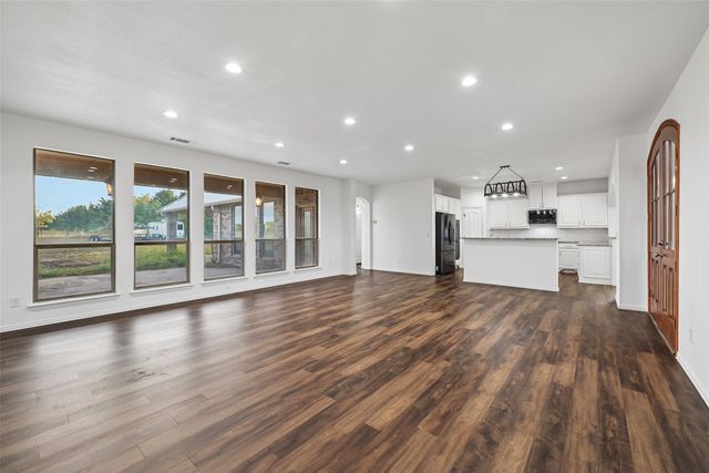 6620 Montgomery Road, Midlothian, TX 76065