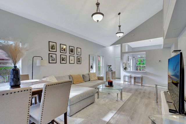 1030 Via Jardin, Palm Beach Gardens, FL 33418