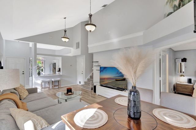 1030 Via Jardin, Palm Beach Gardens, FL 33418