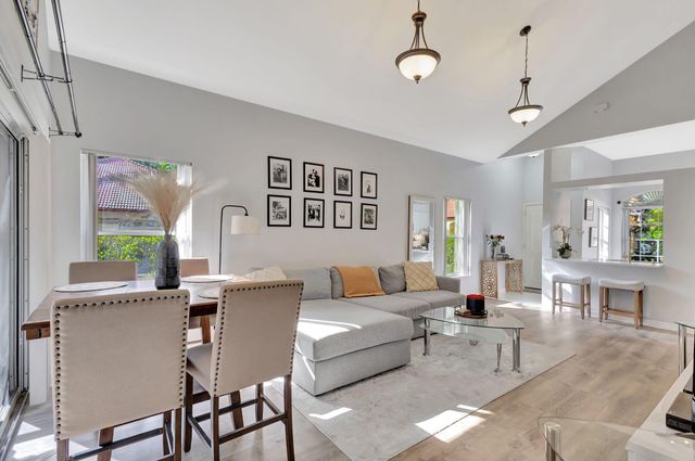 1030 Via Jardin, Palm Beach Gardens, FL 33418