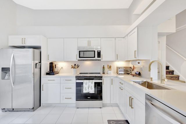 1030 Via Jardin, Palm Beach Gardens, FL 33418