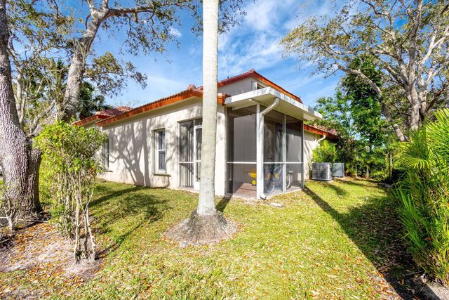 1030 Via Jardin, Palm Beach Gardens, FL 33418