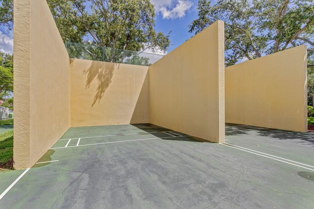 1030 Via Jardin, Palm Beach Gardens, FL 33418