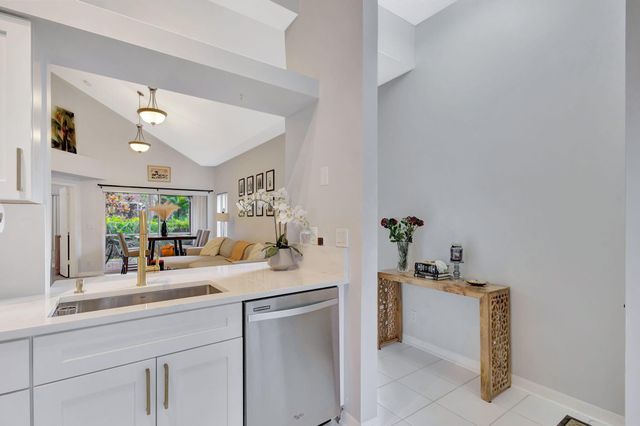 1030 Via Jardin, Palm Beach Gardens, FL 33418