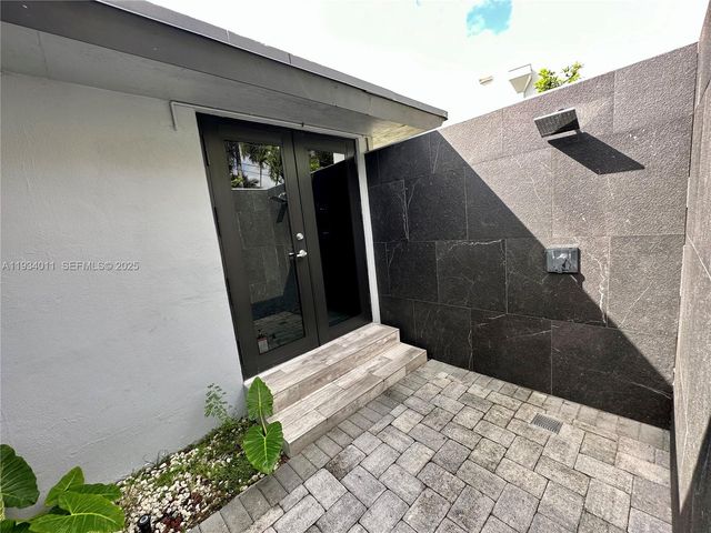 513 NW 30th Street, Wilton Manors, FL 33311