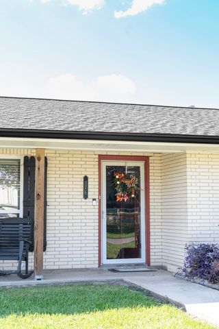 176 W 32nd St, Larose, LA 70373