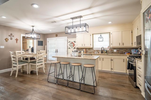 176 W 32nd St, Larose, LA 70373