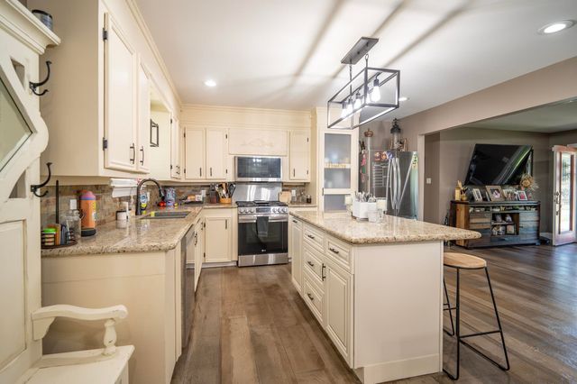 176 W 32nd St, Larose, LA 70373