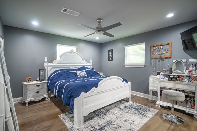 176 W 32nd St, Larose, LA 70373