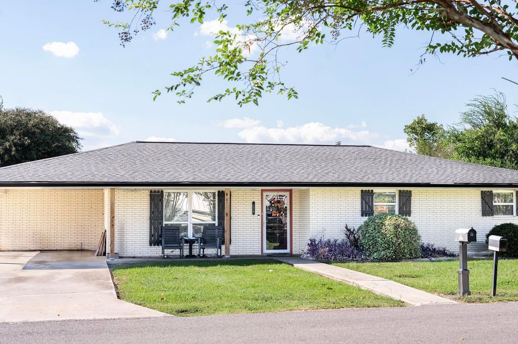 176 W 32nd St, Larose, LA 70373