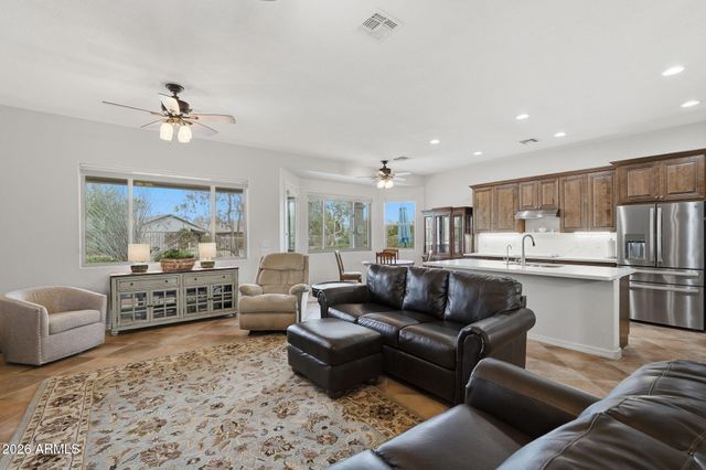 3050 E COUNTY DOWN Drive, Chandler, AZ 85249