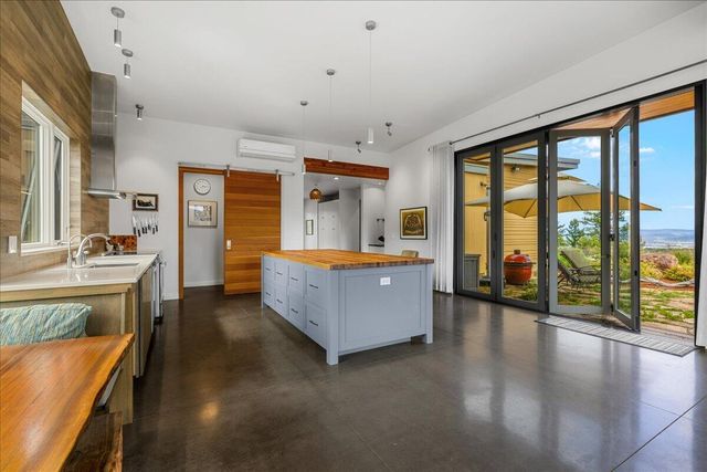 400 Coyote Run, Jacksonville, OR 97530