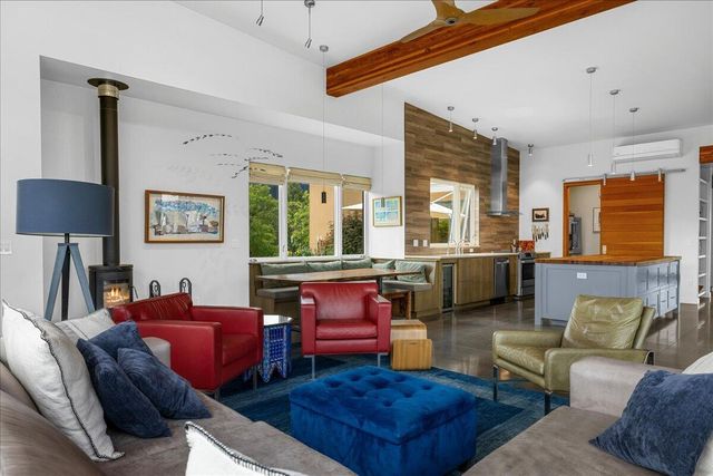 400 Coyote Run, Jacksonville, OR 97530